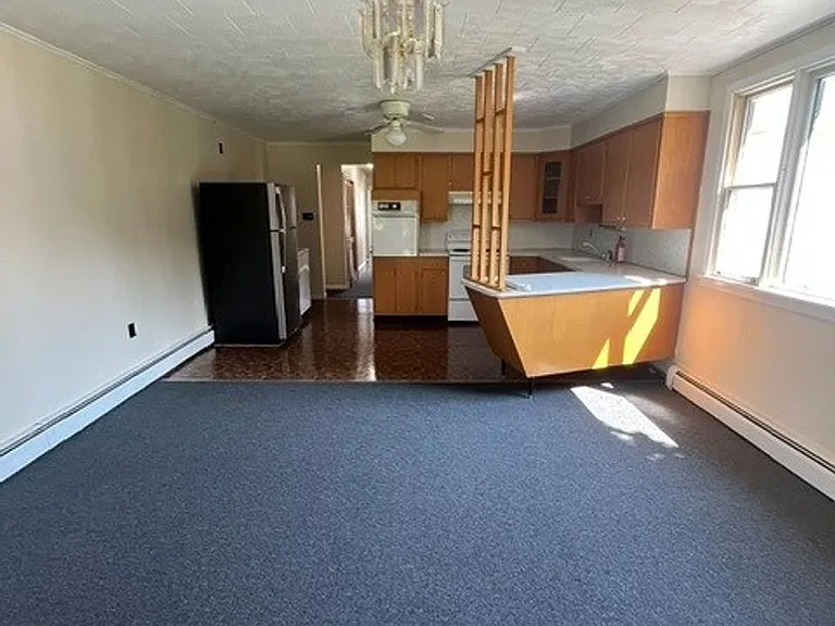 63 W Railroad St #B — Photo 4