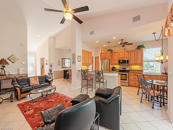 4th image of 826 Grafton Ct #7