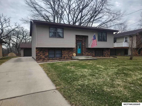 1121 15th St NE, Mason City, IA 50401