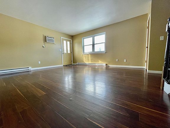 3rd image of 4 Suncrest Dr #B