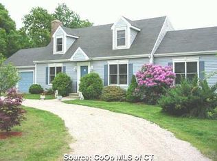 7 Oakwood Dr, Guilford, CT 06437