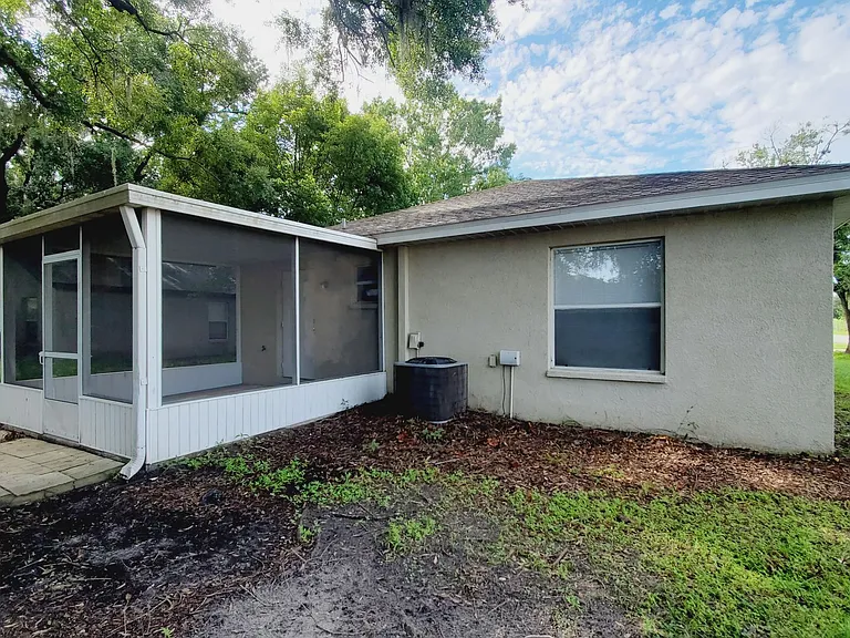 702 E Madison St — Photo 14