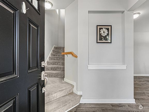 3rd image of 1930 25th Avenue NE