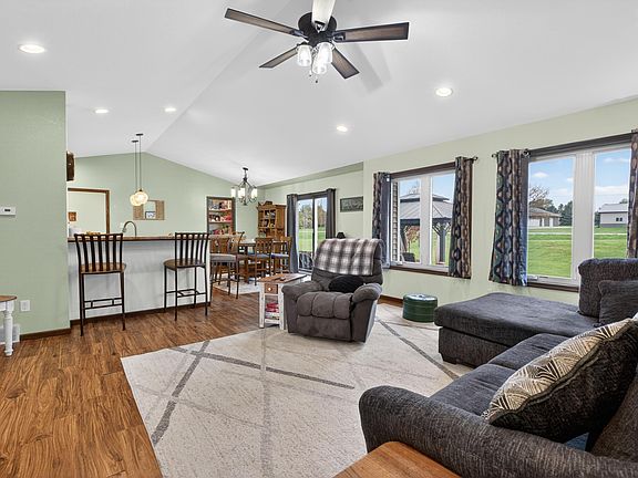 4th image of 1109 Lozmar Ln