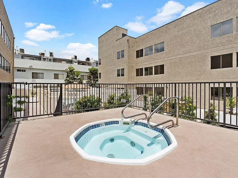Woodland Trio Apartments — Photo 12