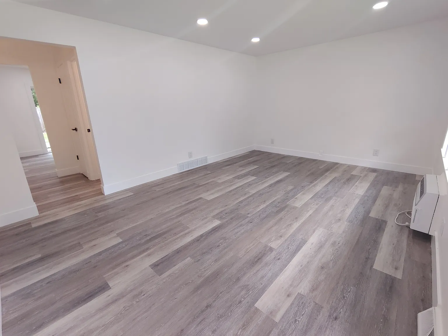 2 bed, 950 sqft, $1,375 — Photo 2