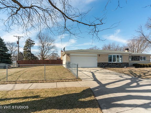 3rd image of 605 Jill Ct