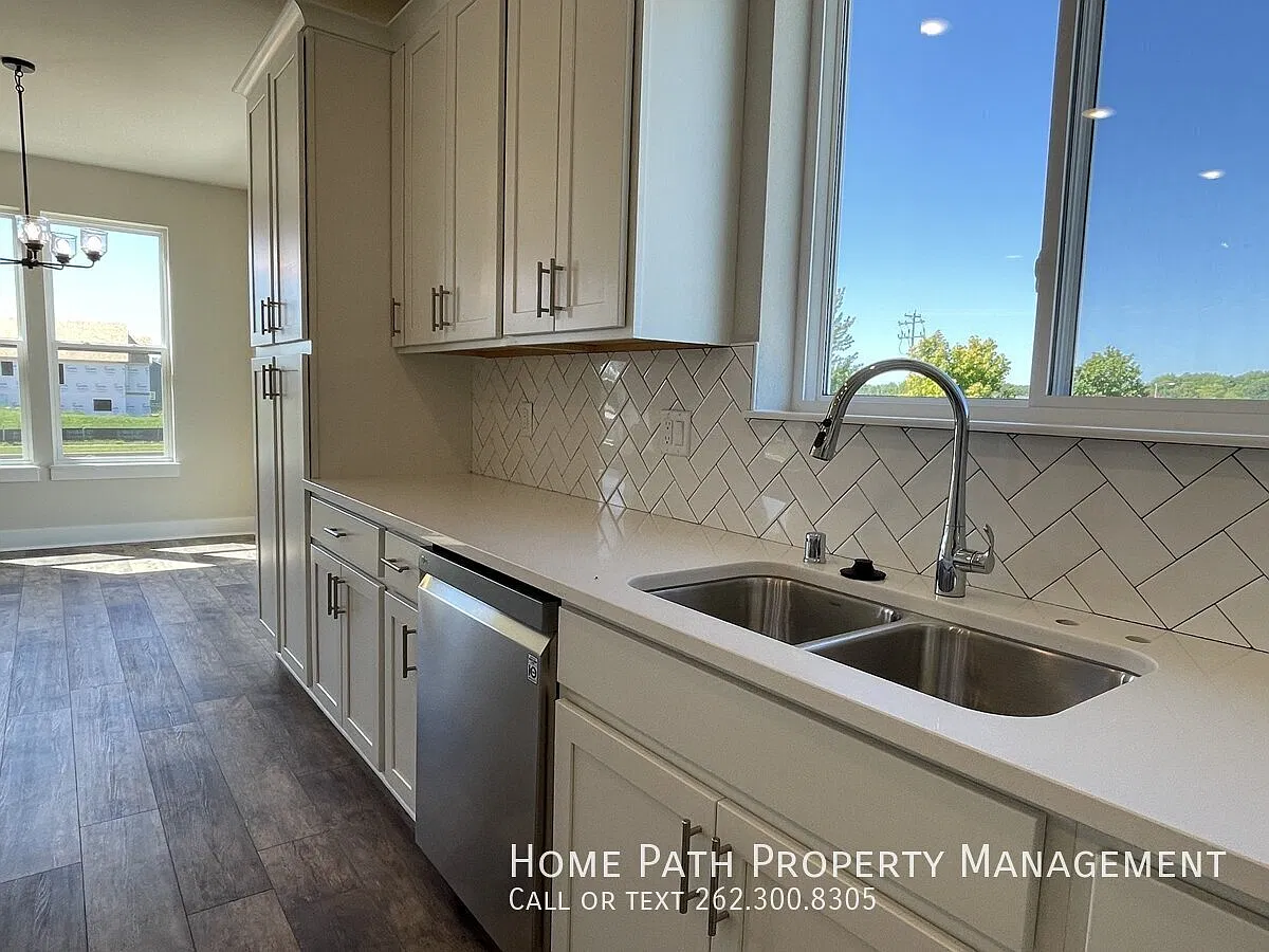 2 bed, 1600 sqft, $2,936 — Photo 3