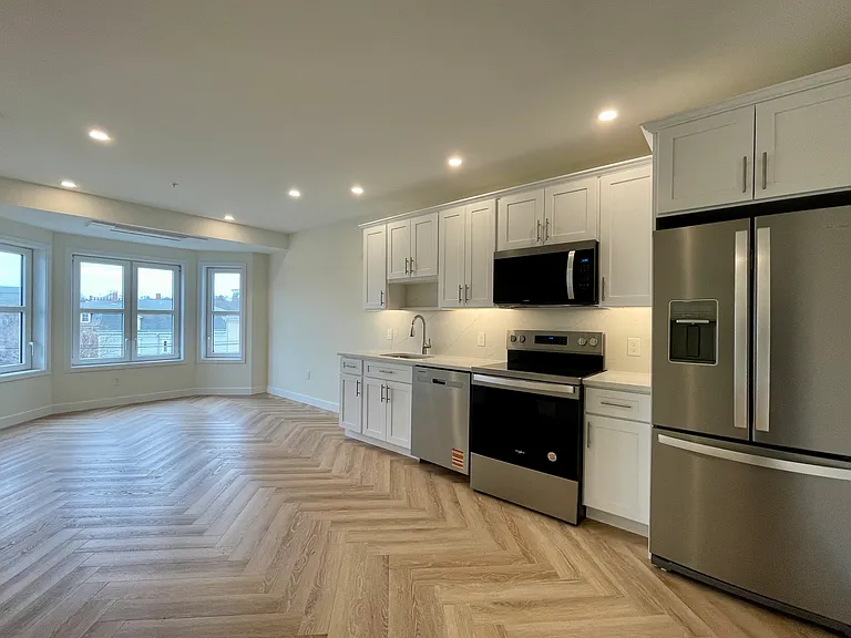 381 Wickenden Street — Photo 10