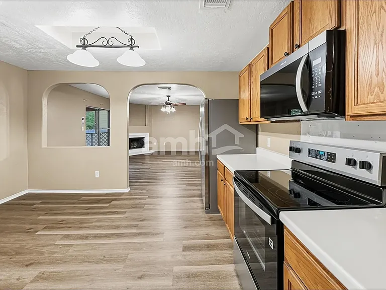 521 Emerald Fields Ln — Photo 4