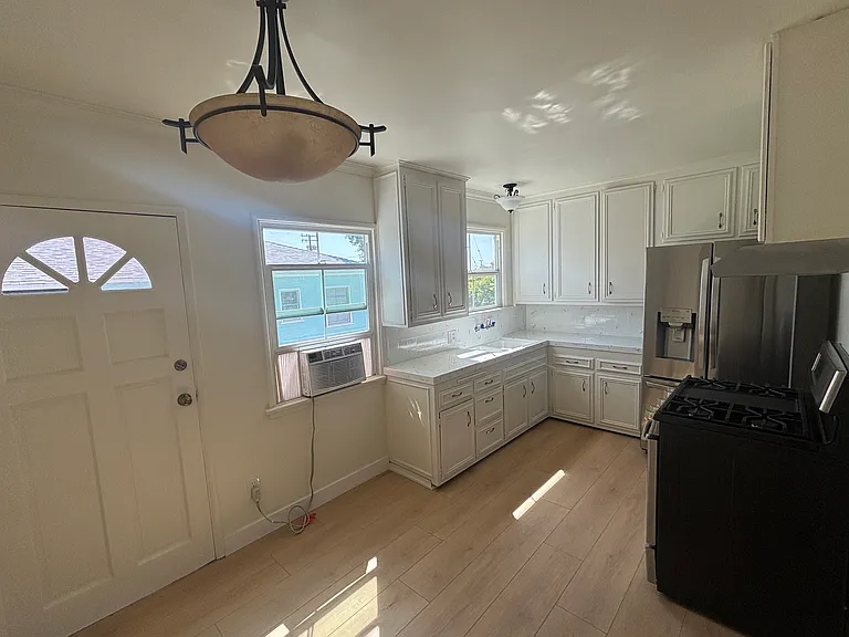 1021 1/2 S Glenoaks Blvd #1021-1/2 — Photo 11
