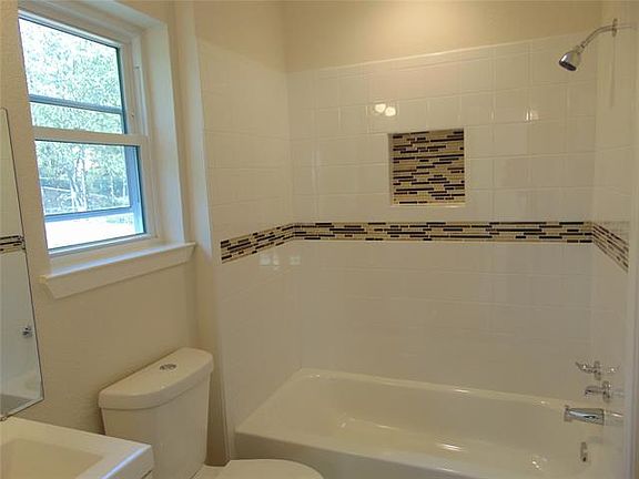 5th image of 4037 Sun Valley Dr