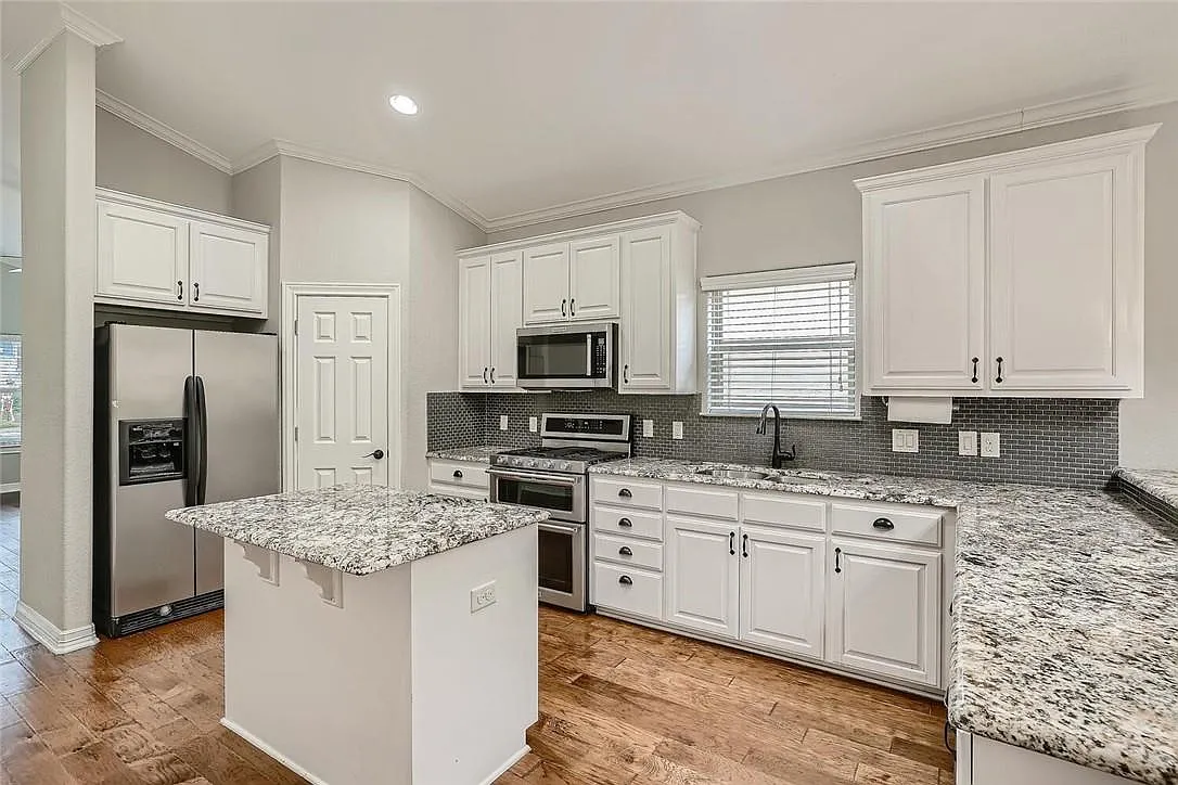 3 bed, 2.0 bath, 1518 sqft, $2,065 — Photo 4
