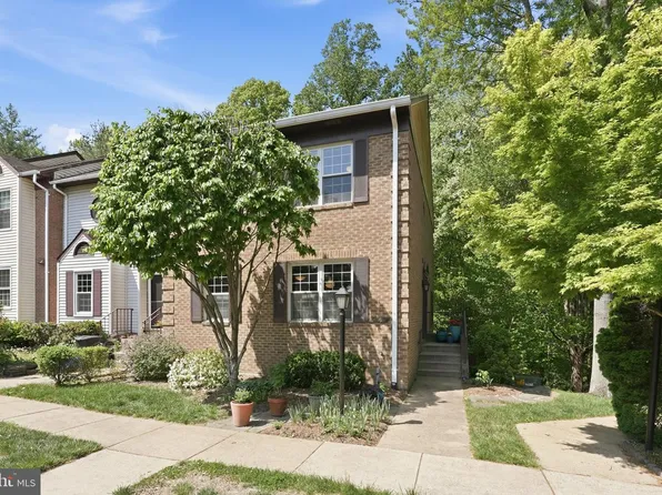 6086 Heatherwood Dr, Alexandria, VA 22310