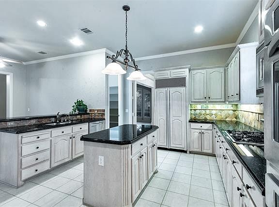 5th image of 5900 Lennox Hill Dr