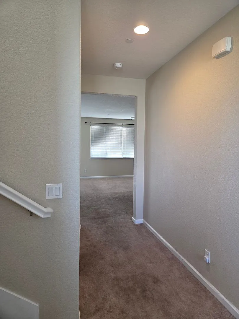 Beautiful 4 Bedroom Home — Photo 4