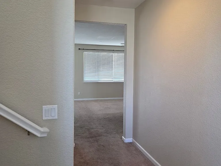 1443 Greenbrier Dr — Photo 4