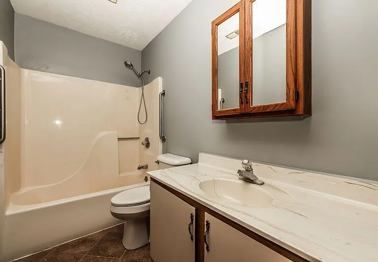 5 N Chillicothe St #103 — Photo 9