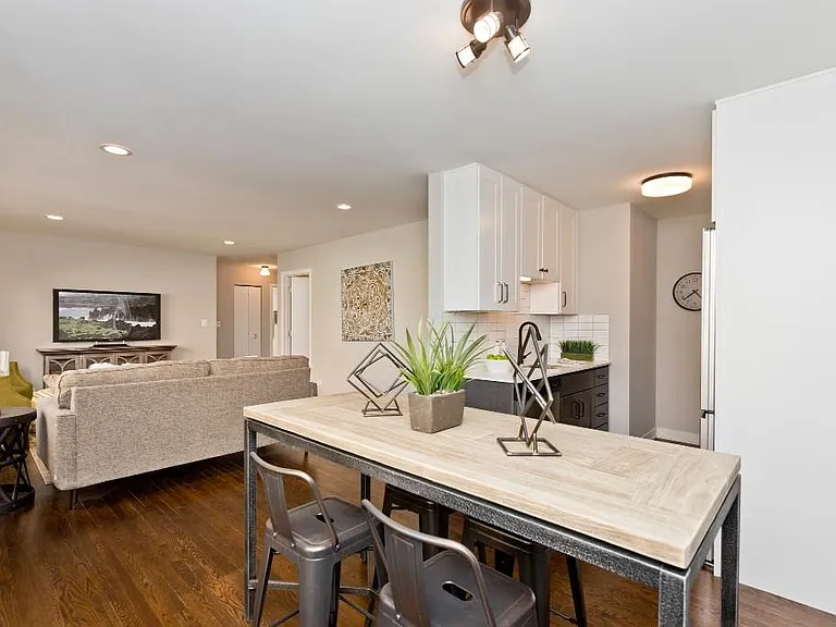5538 N Sheridan Rd #202 — Photo 11