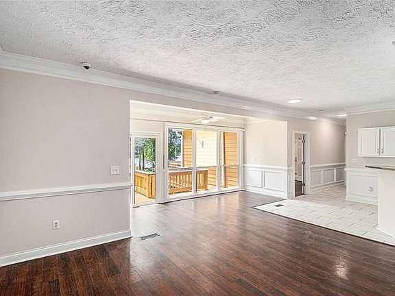 5th image of 96 Pointe View Ct