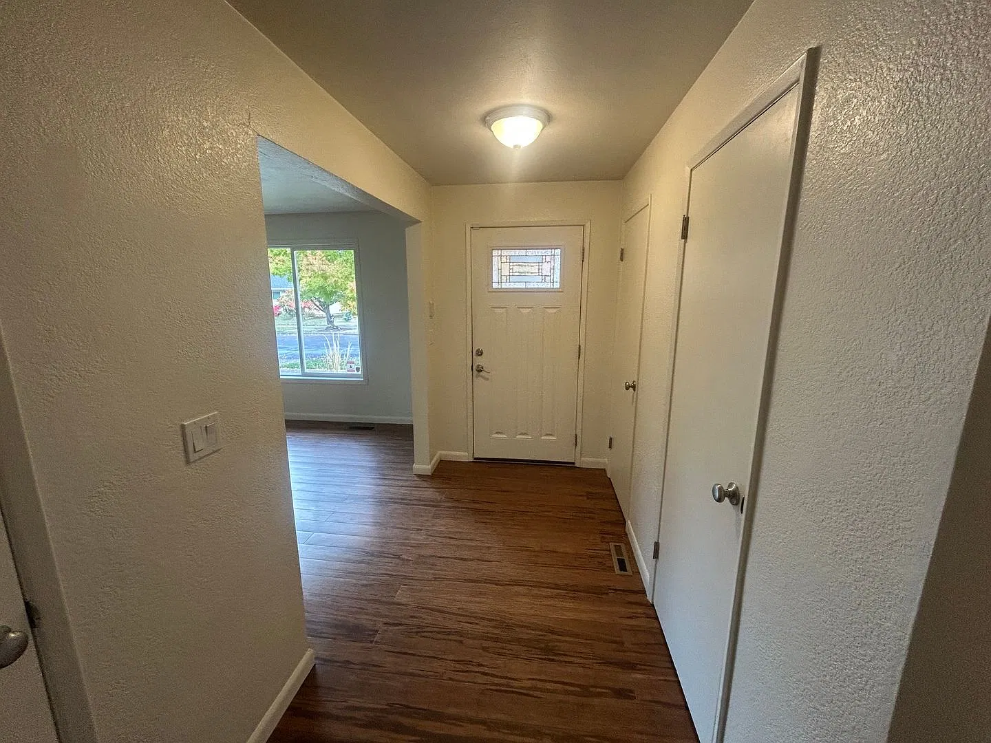 November Rent Free! Beautiful 4 Bedroom 2 Bath Close To Schools & Shopping — Photo 3
