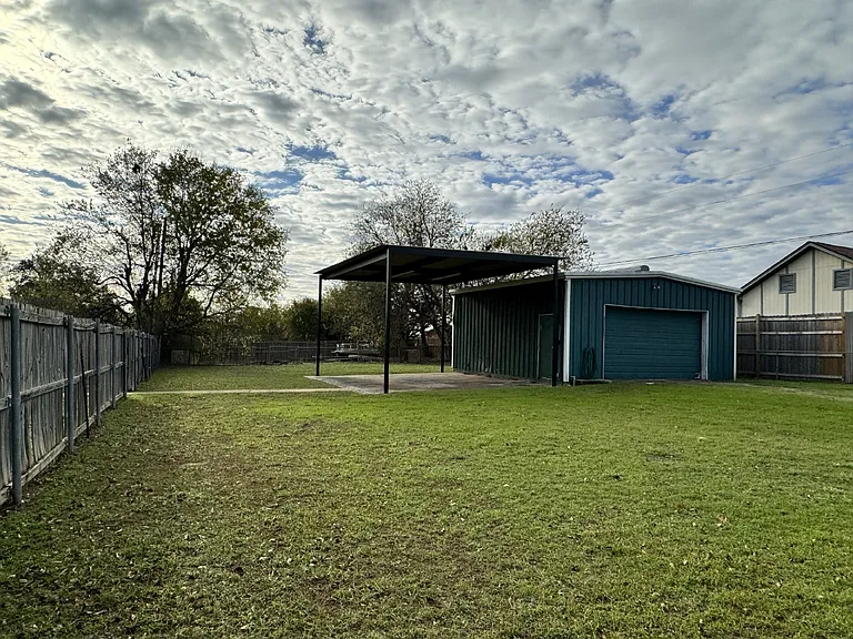 140 Towne West Dr — Photo 35