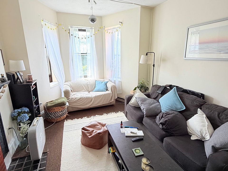 1st image of 33 Wellington St #404
