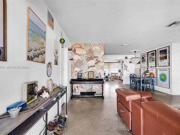 4th image of 2221 Alcazar Dr