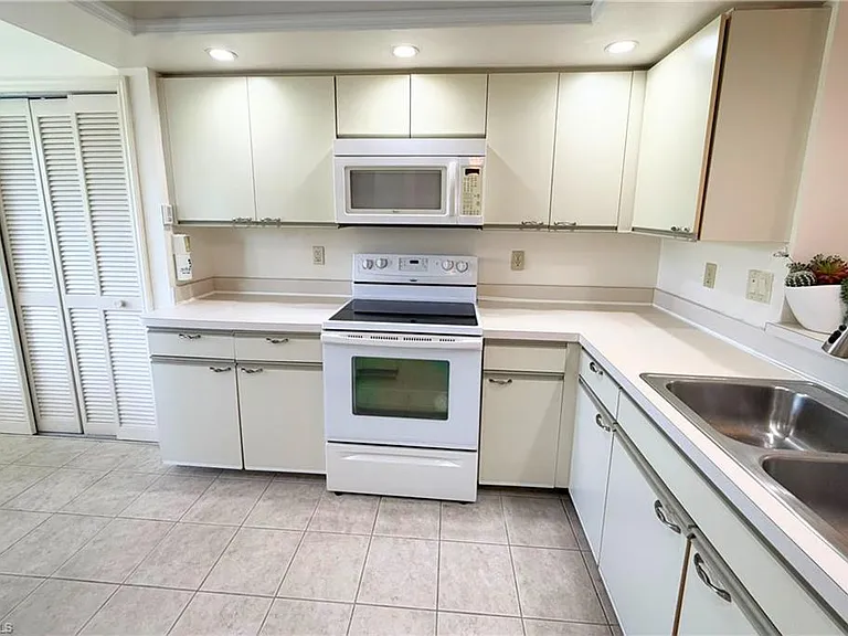 7360 Saint Ives Way #2205 — Photo 12