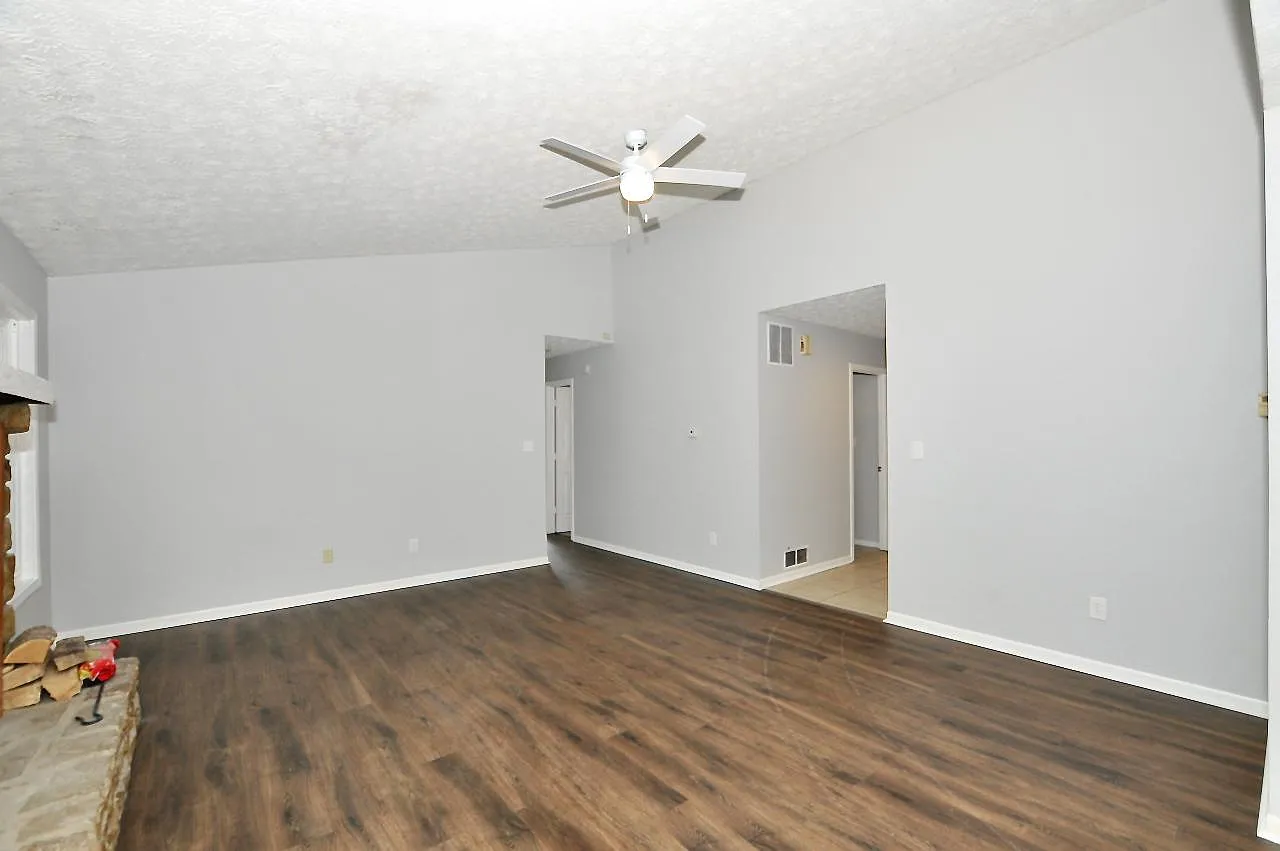 3 bed, 1296 sqft, $1,675 — Photo 2