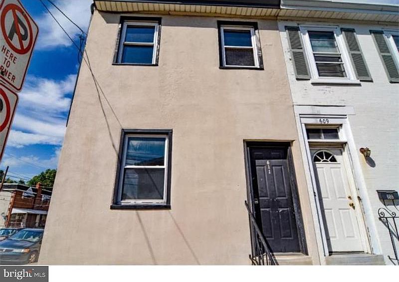 2nd image of 611 W Elm St