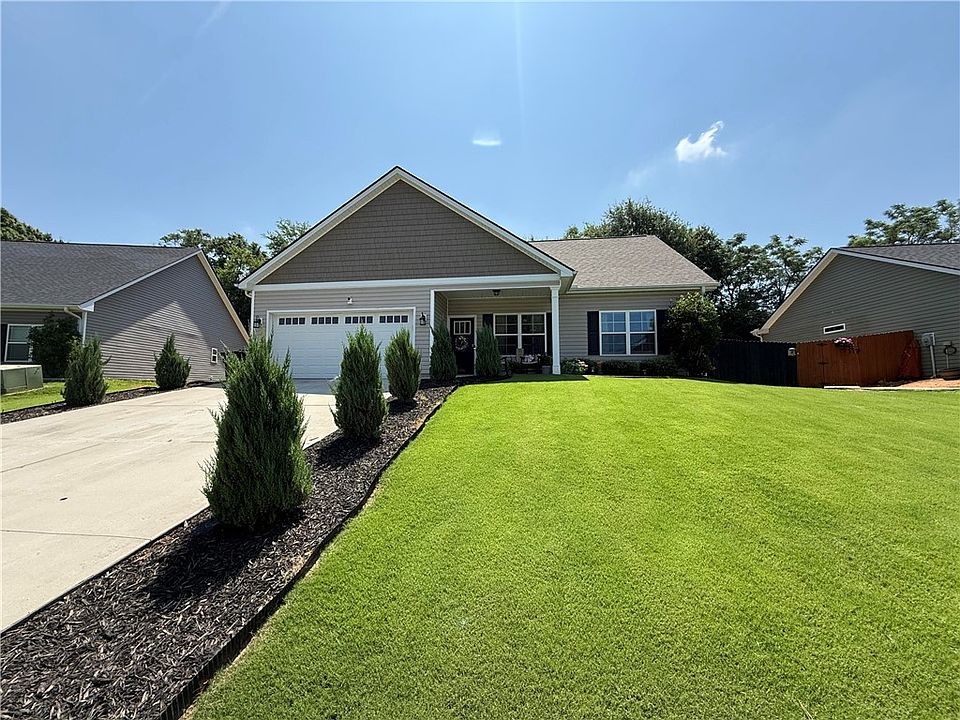 1st image of 206 Ashwood Ln