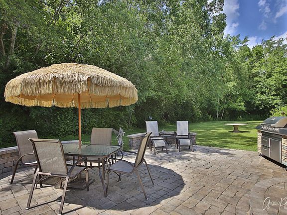 2nd image of 1120 N Oakwood Dr