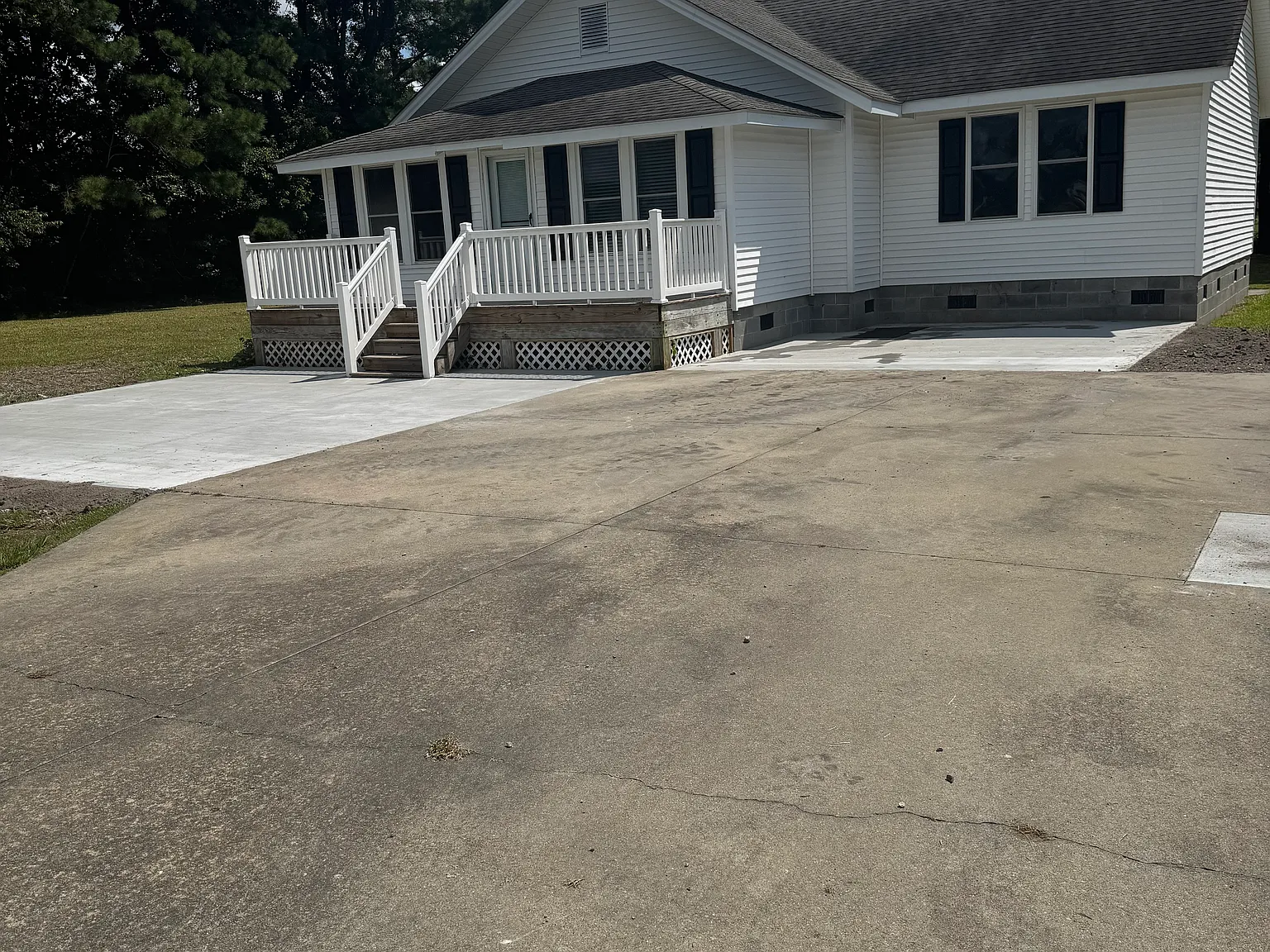 201 L & M Dr — Photo 2