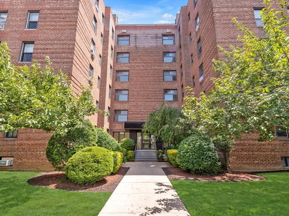 2209 Knapp Street image 1 of 11