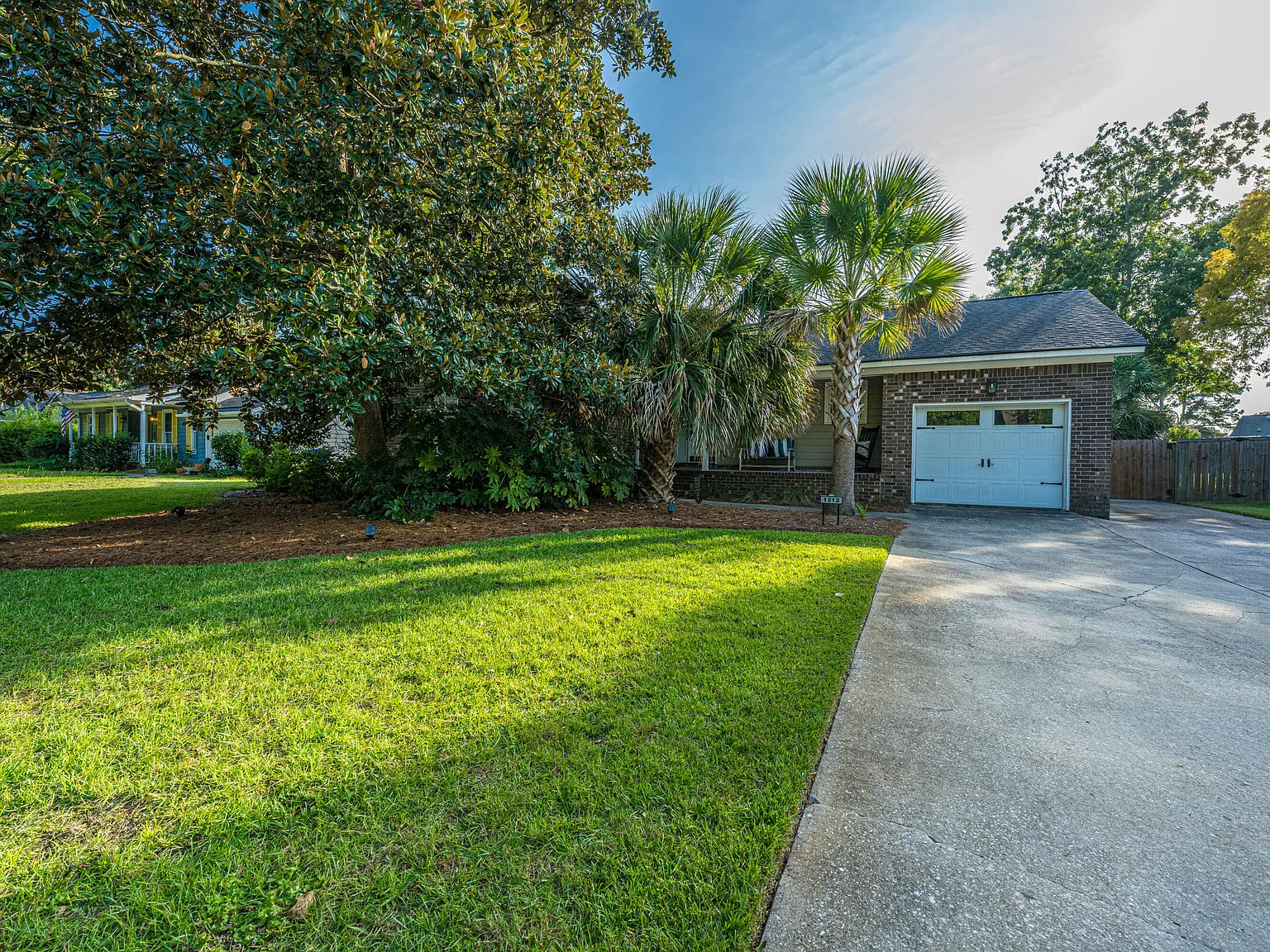4 bed, 2.0 bath, 2000 sqft, $5,900 — Photo 3