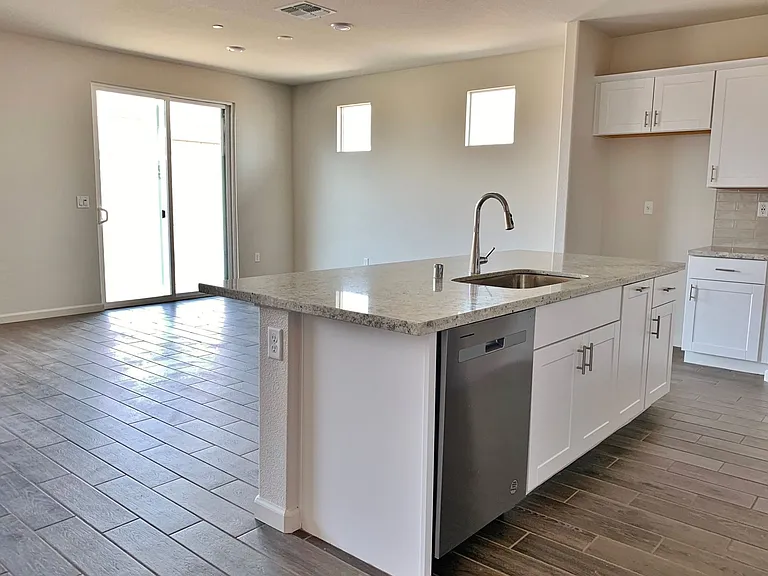 2070 Wildflower Dr — Photo 5