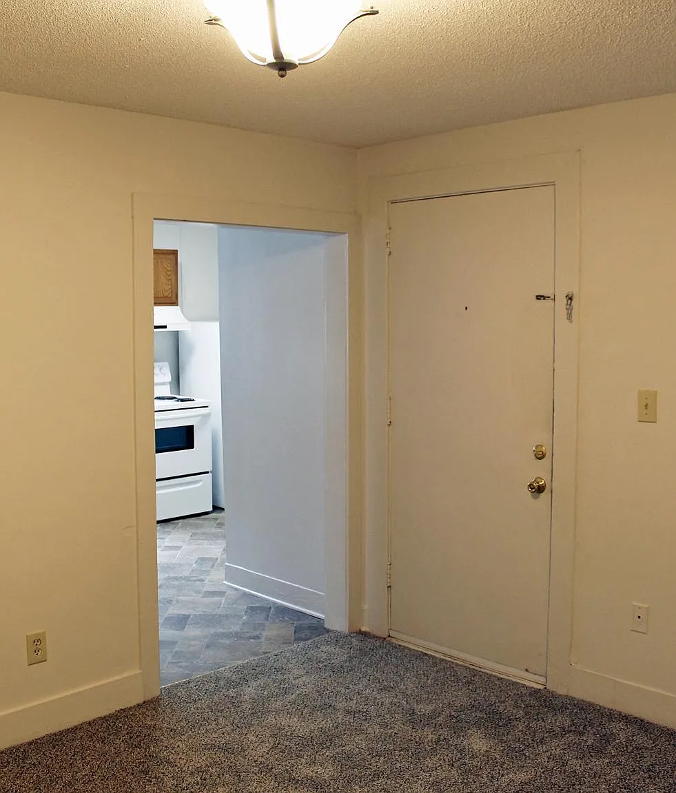 Warwick Manor, 1703 Richard Arrington Jr Blvd S. Apt.#11, 35205 — Photo 2