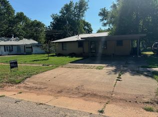 404 SW 6th St, Lindsay, OK 73052