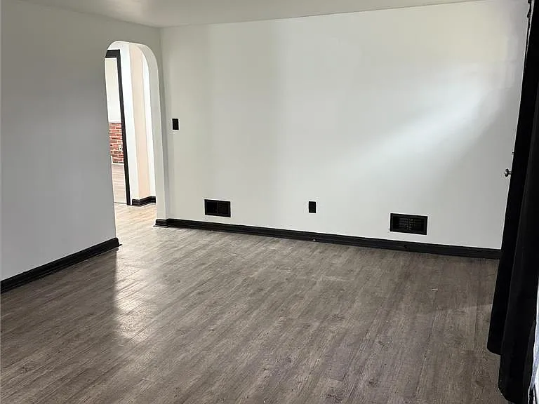 1117 Whitney Ave — Photo 8