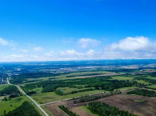 123 Centre St N, Sundre, AB T0M 1X0