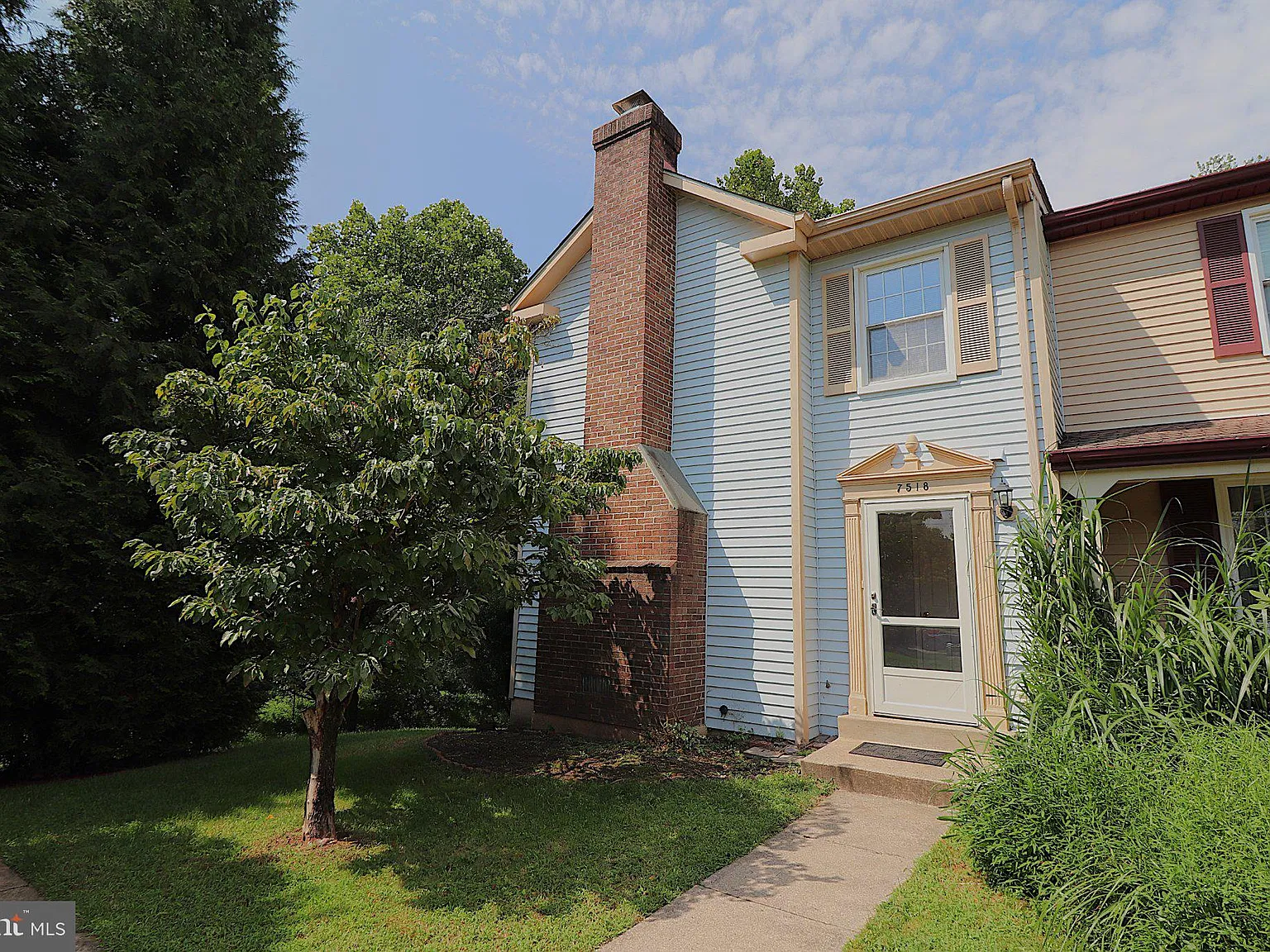 3 bed, 3.5 bath, 1696 sqft, $2,995 — Photo 1