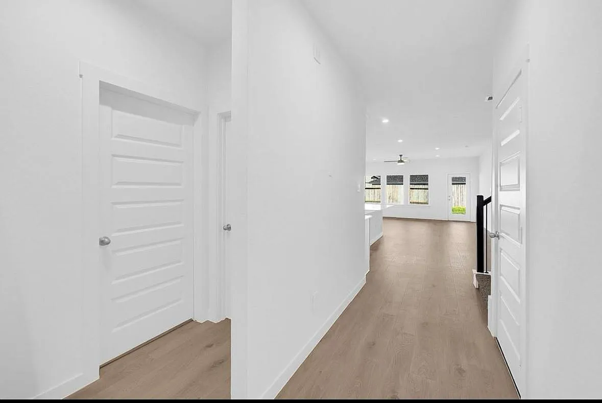 4 bed, 3.0 bath, 2276 sqft, $2,276 — Photo 3