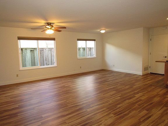 3rd image of 458 Cloudview Dr