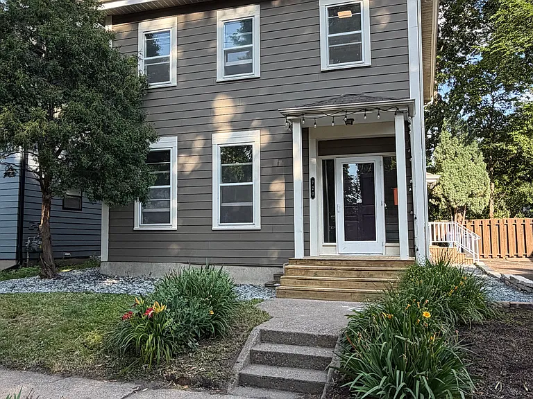 720 8th Ave SE — Photo 3