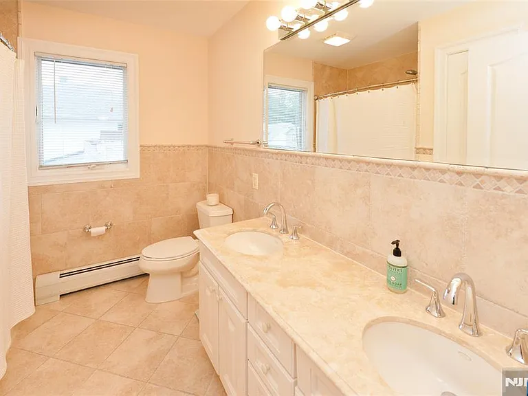 1056 Edgewood Ln — Photo 28
