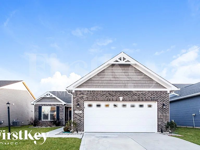 1341 Blackthorne Trl N — Photo 1