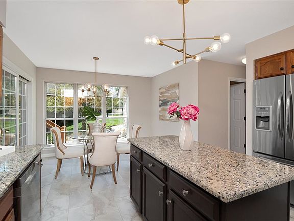 3rd image of 213 Country Hollow Ct