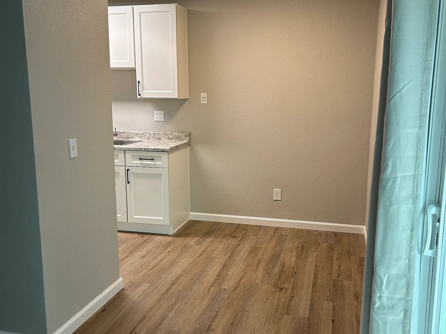 2 bed, 750 sqft, $2,200 — Photo 4