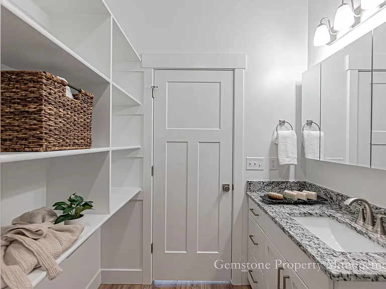528 Harvester Ave — Photo 29